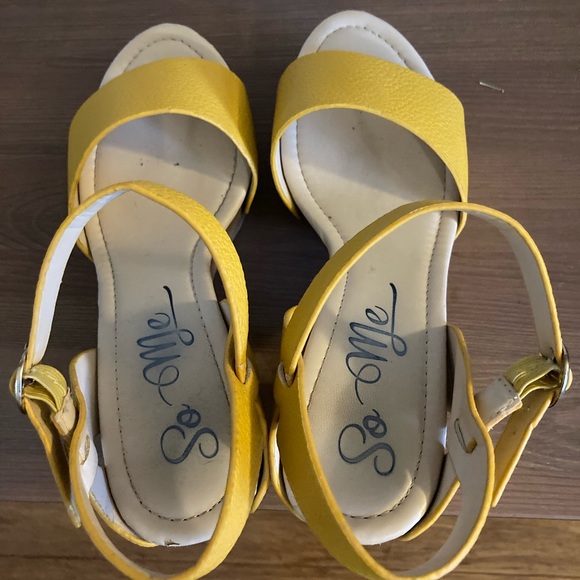 So Me Yellow Platform Ankle Strap Sandal Size 7.5 pre owned condition - Picture 3 of 3